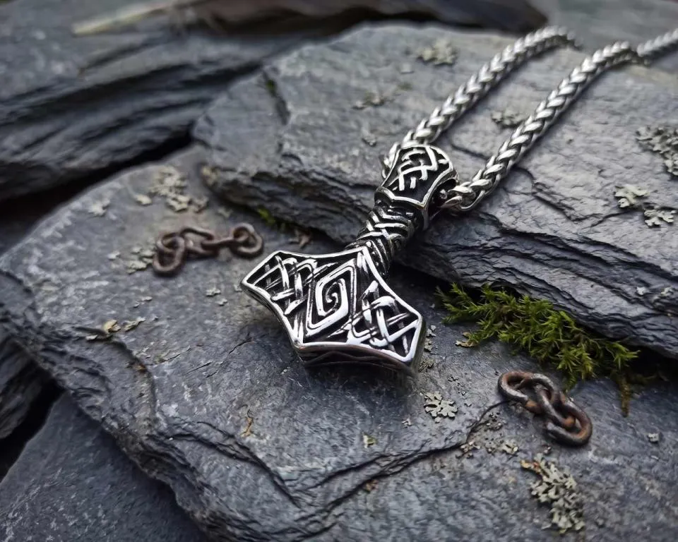 Viking jewelry Thorhammer